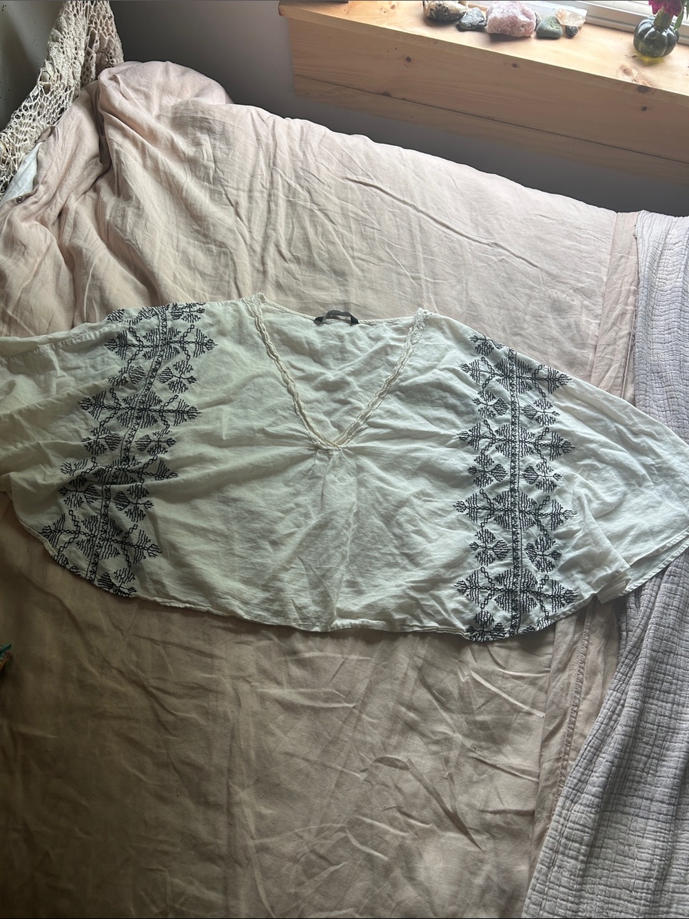 Zara White V-Neck top with Black Embroidered Panels - Picture 3 of 4